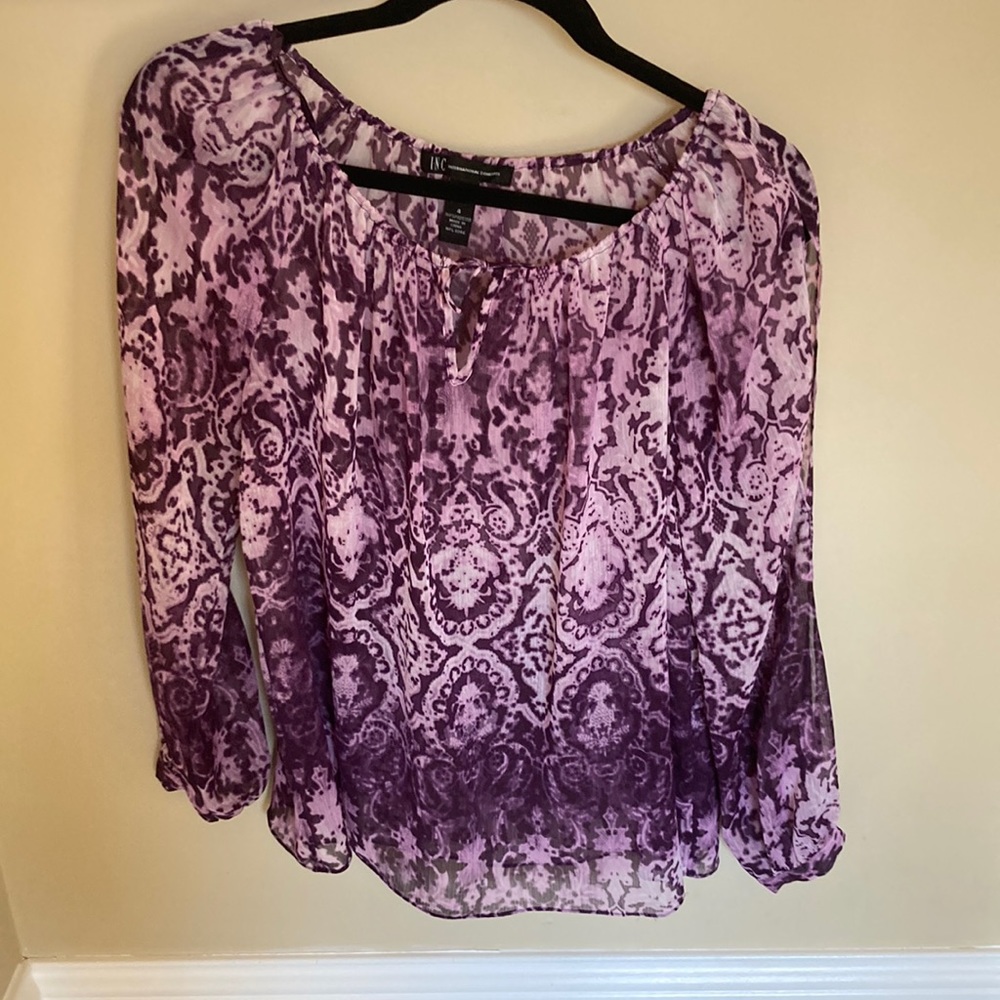 EUC pretty blouse with long sleeves with open slits. Size 4